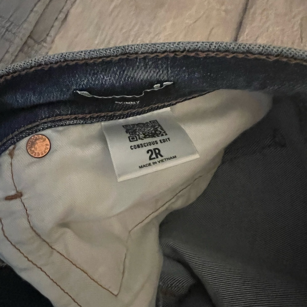 Express High Rise Distressed Blue Jeans - Picture 4 of 4